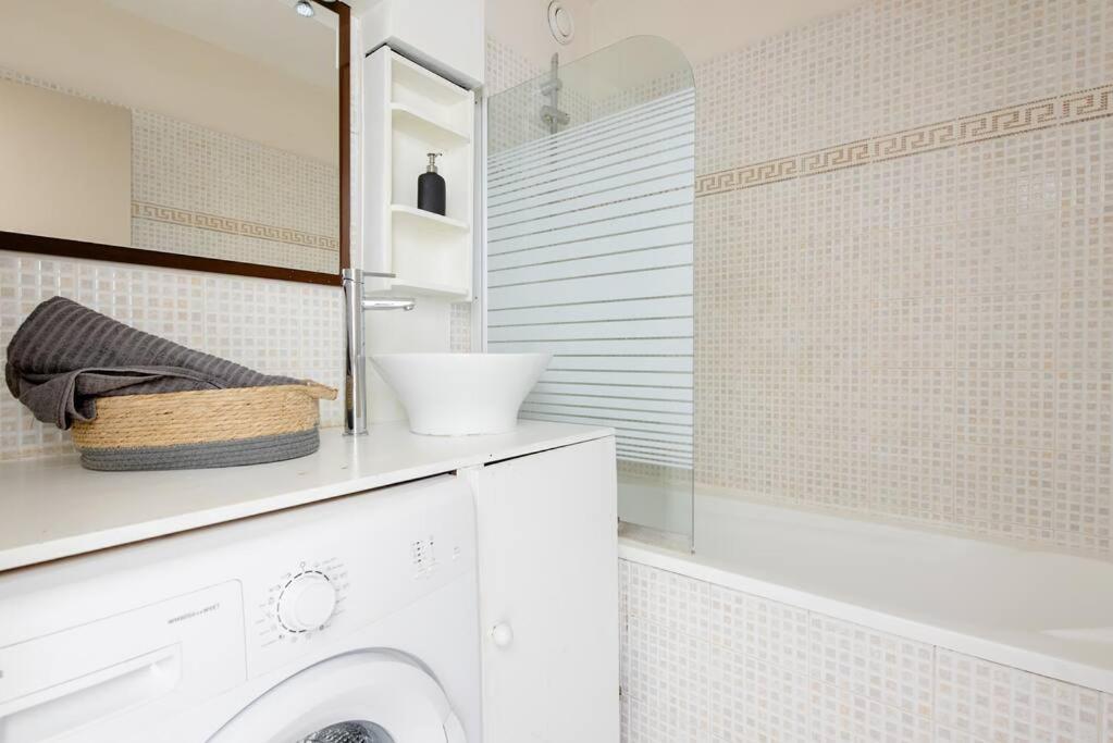 Park & Suites -Wifi-Netflix-Vue Marseilles Buitenkant foto